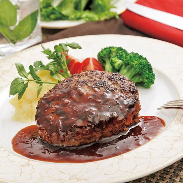 ラ・ベットラ・ダ・オチアイ　牛肉１００％のハンバーグと黒トリュフソース