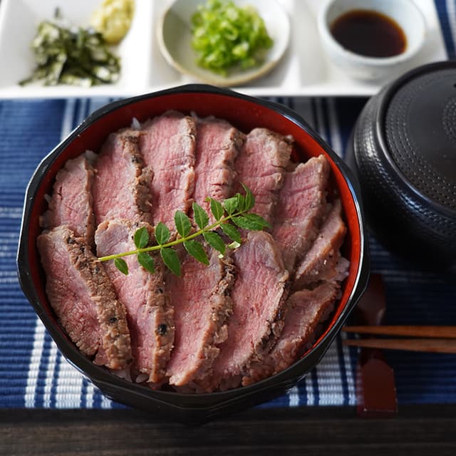 山晃食品　神戸牛・宮崎牛ひつまぶし