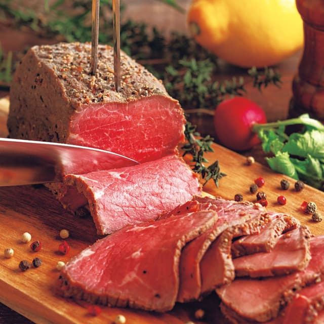 ラ・ロシェル　坂井宏行監修　ローストビーフとガーリックペッパーソース